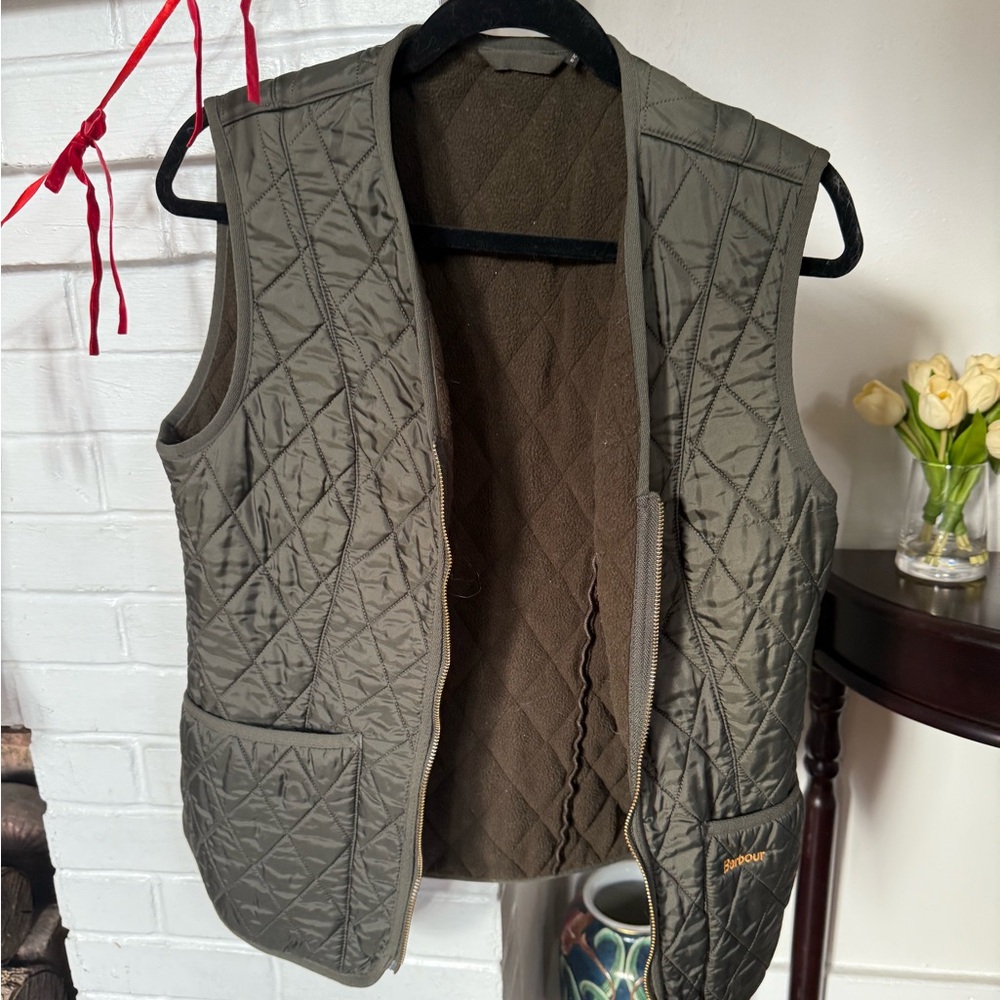 Women’s Barbour Betty Quilted Vest in Olive Green sz 8